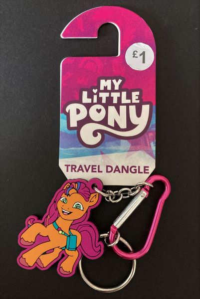 Travel dangle