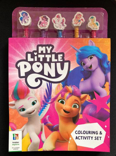 Colouring and activity set