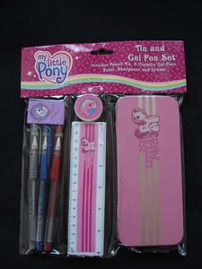 Came with a metal pencil case, ruler, pencil sharpener and 3 gel pens.
Available in Australia 2007