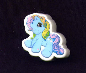 Rainbow Dash Pencil Topper

About 1/2 the size of the German one